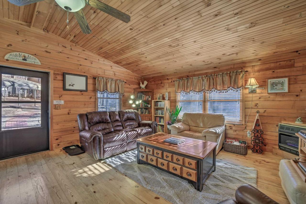 Franklin Cabin With Porch Near Hiking And Waterfalls! 外观 照片